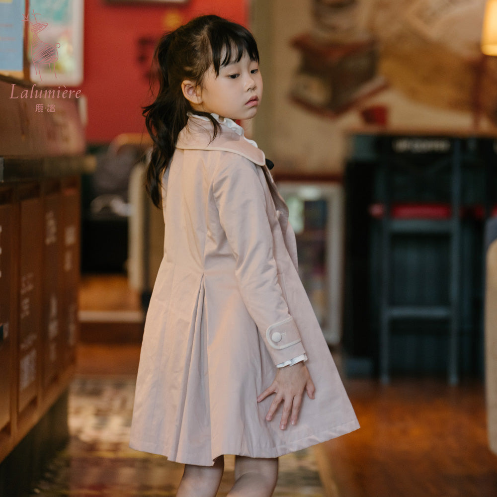 女童裸粉色长款风衣裙