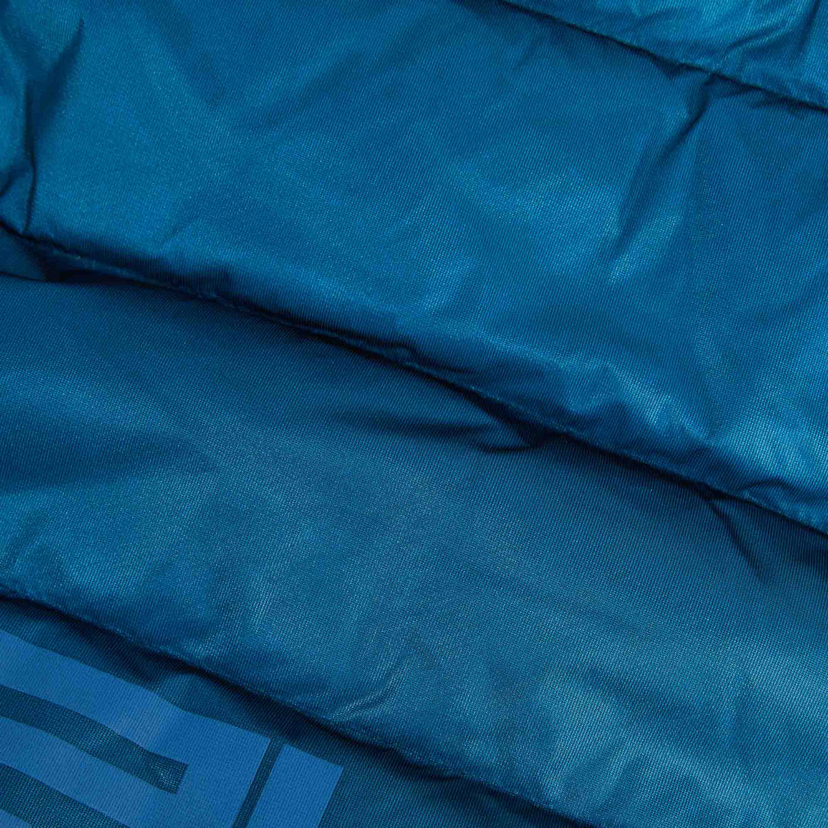 儿童深蓝色羽绒服