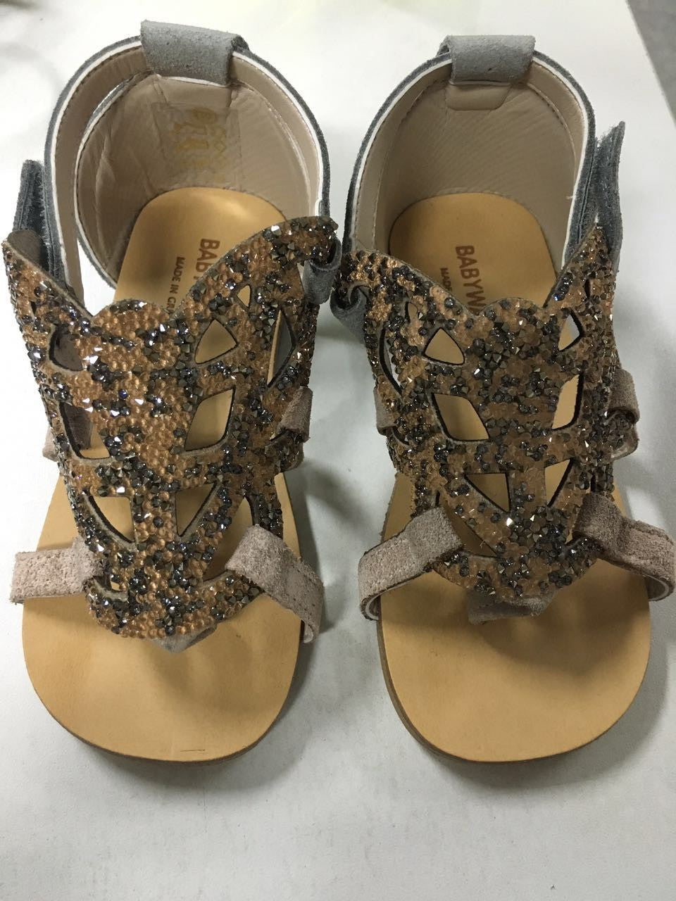 女童棕色亮片蝴蝶饰边凉鞋