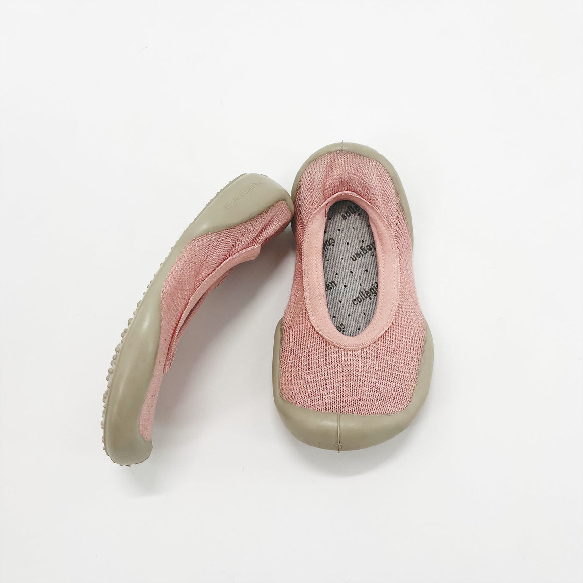 女童粉色袜子鞋