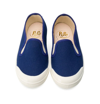 男婴蓝色帆布鞋