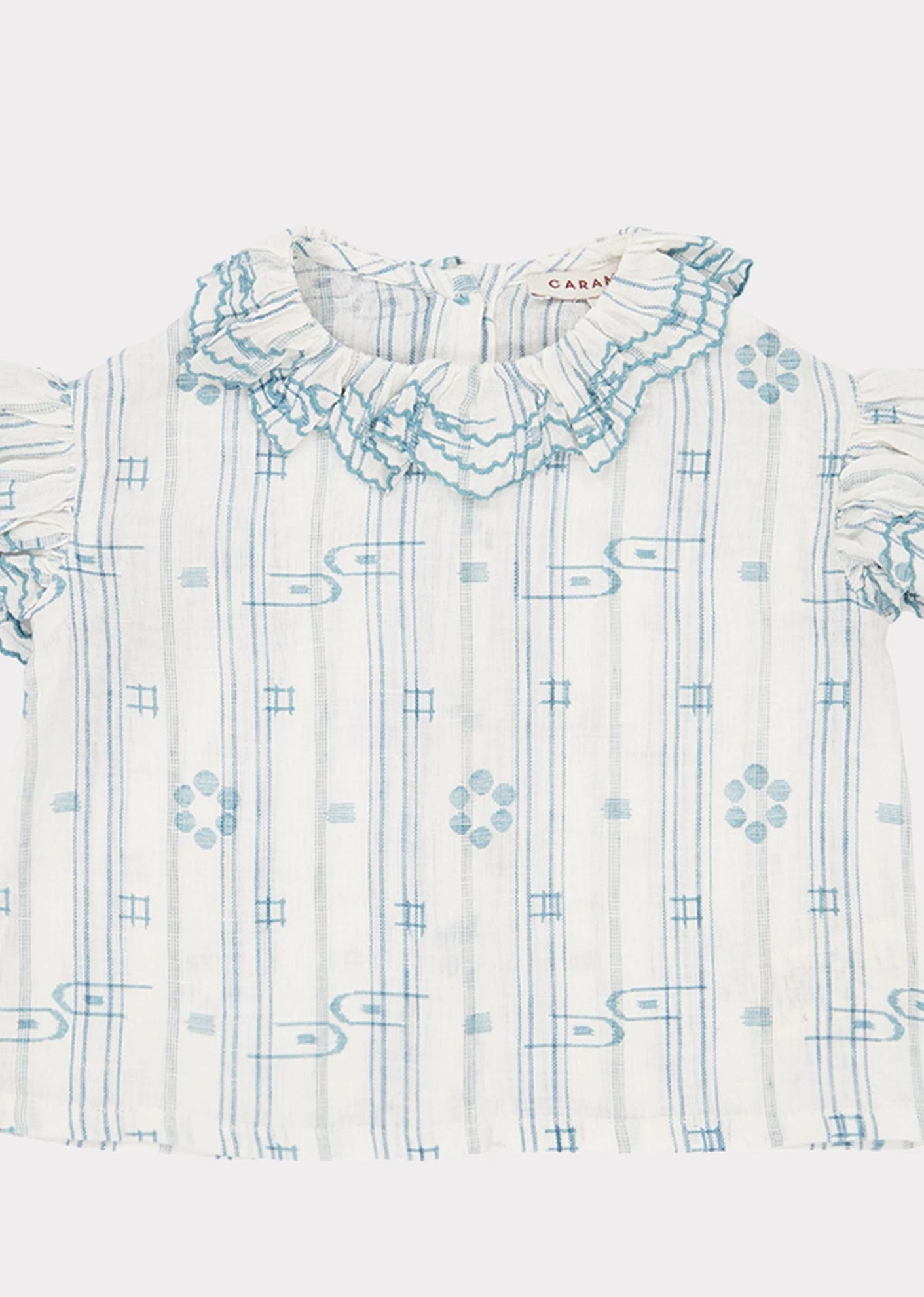 女婴浅蓝色褶边上衣