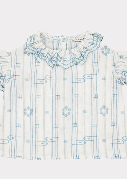 女婴浅蓝色褶边上衣