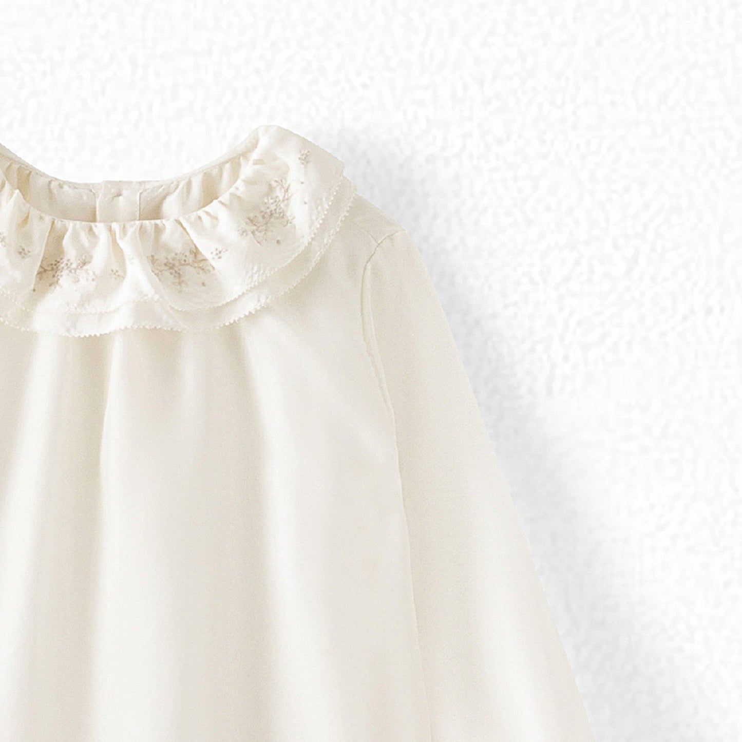 女童白色荷叶边棉上衣