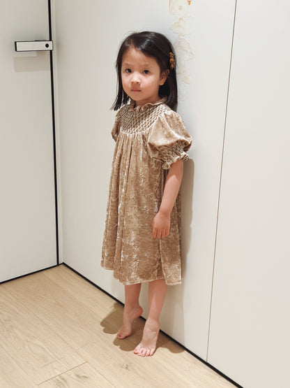 女童杏色短袖打揽丝绒裙