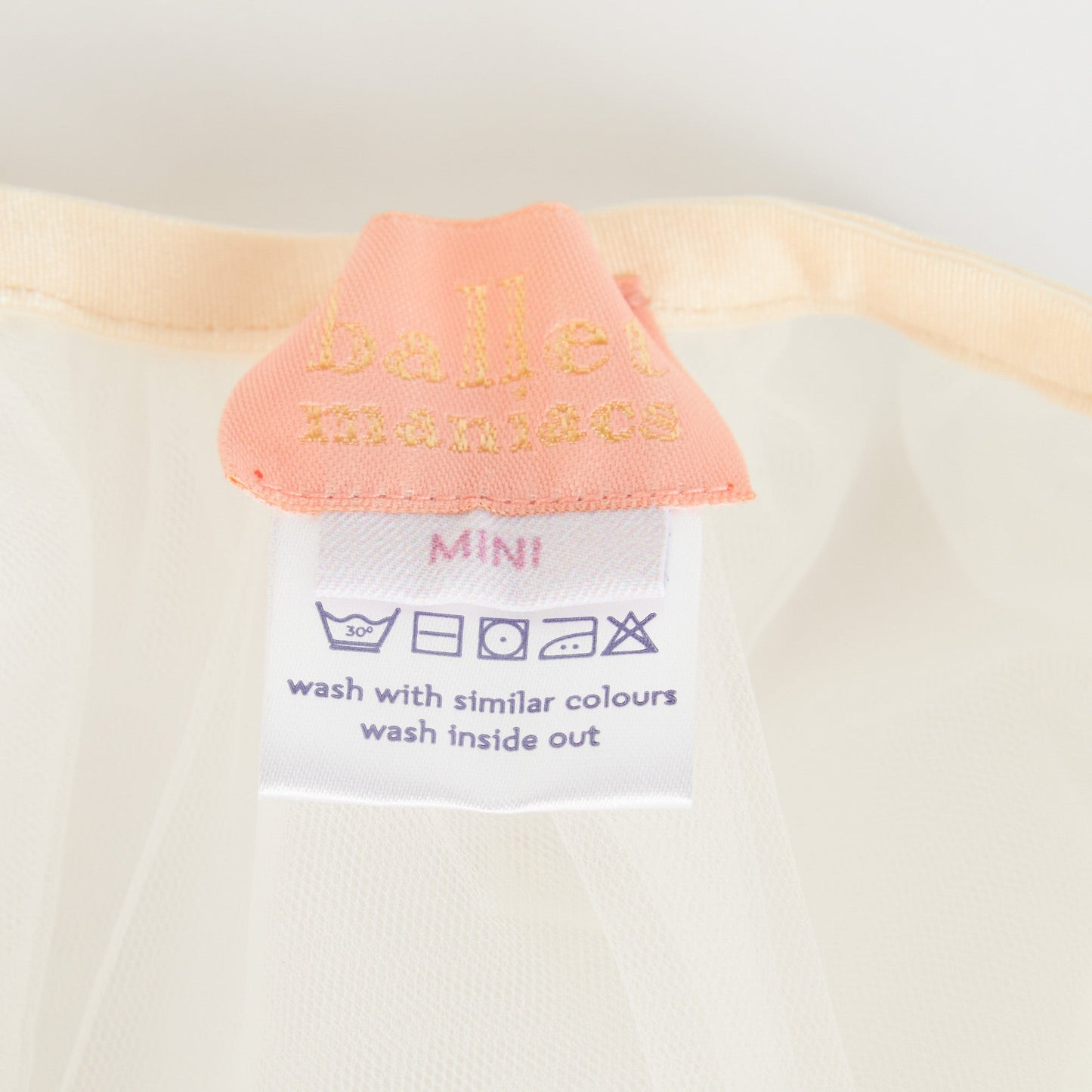 女童白色芭蕾舞短裙