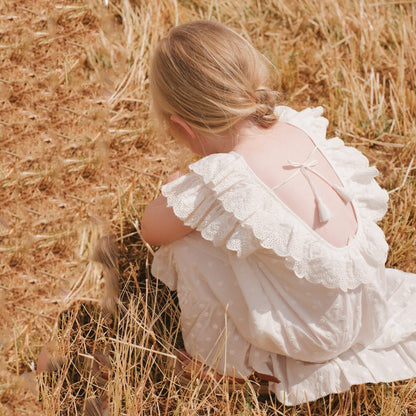 女童白色荷叶领棉连衣裙