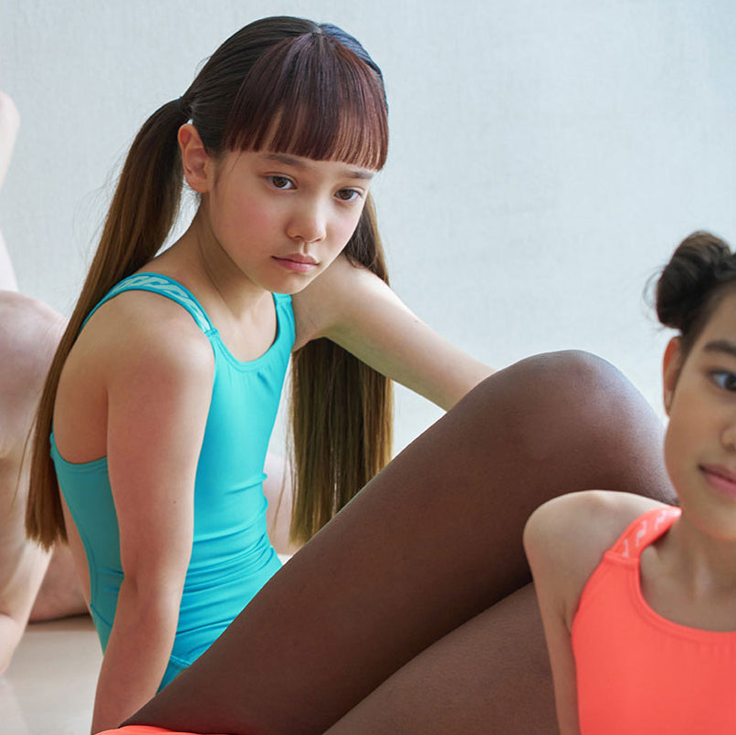 女童浅绿色专业泳衣