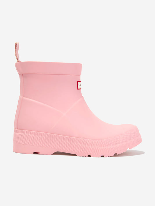 女孩玩雨靴