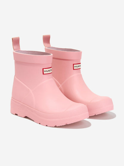 女孩玩雨靴