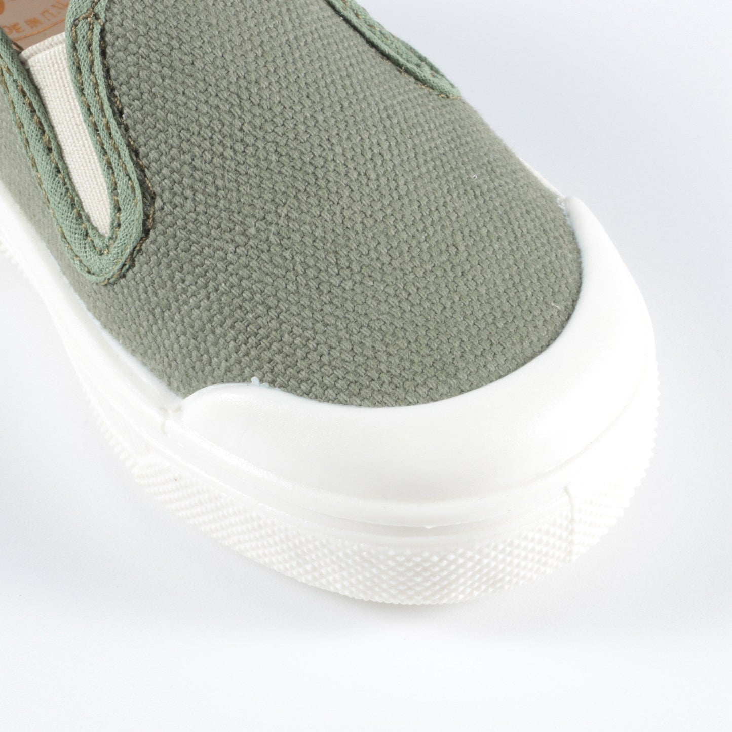 男婴绿色帆布鞋