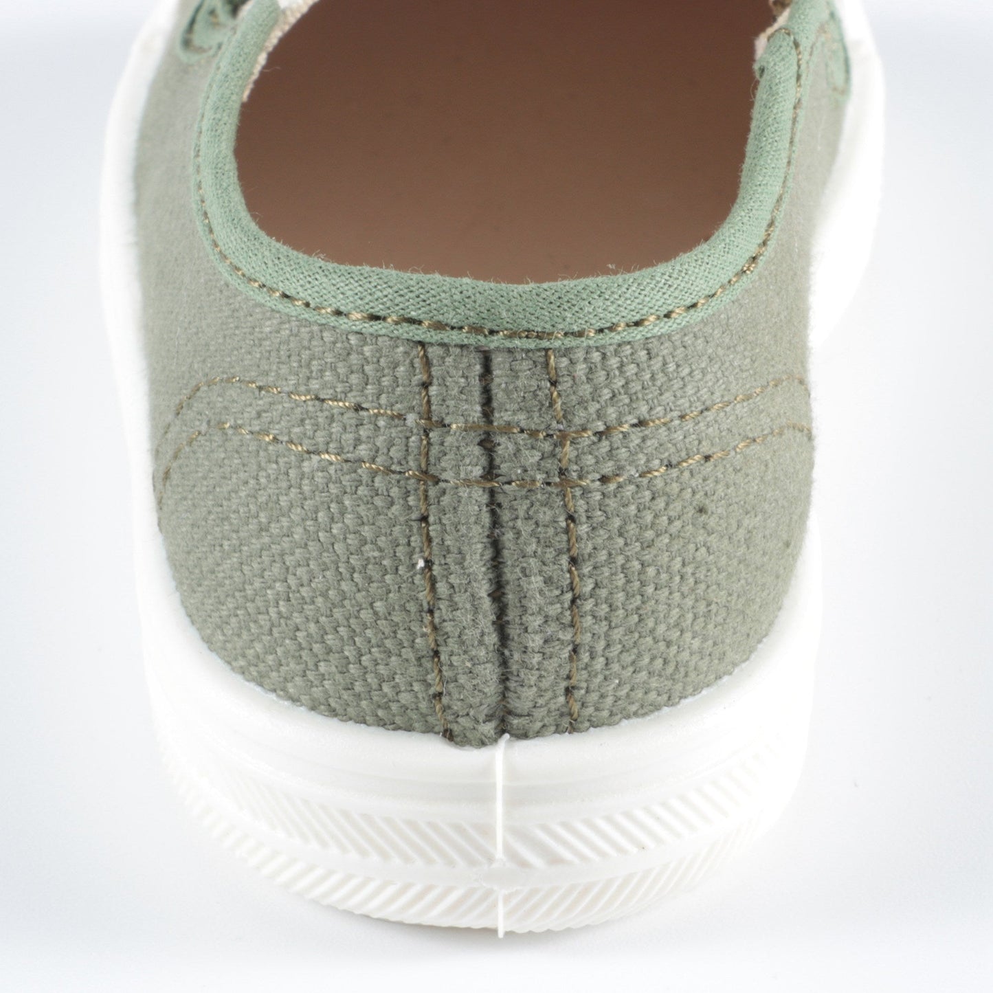 男婴绿色帆布鞋