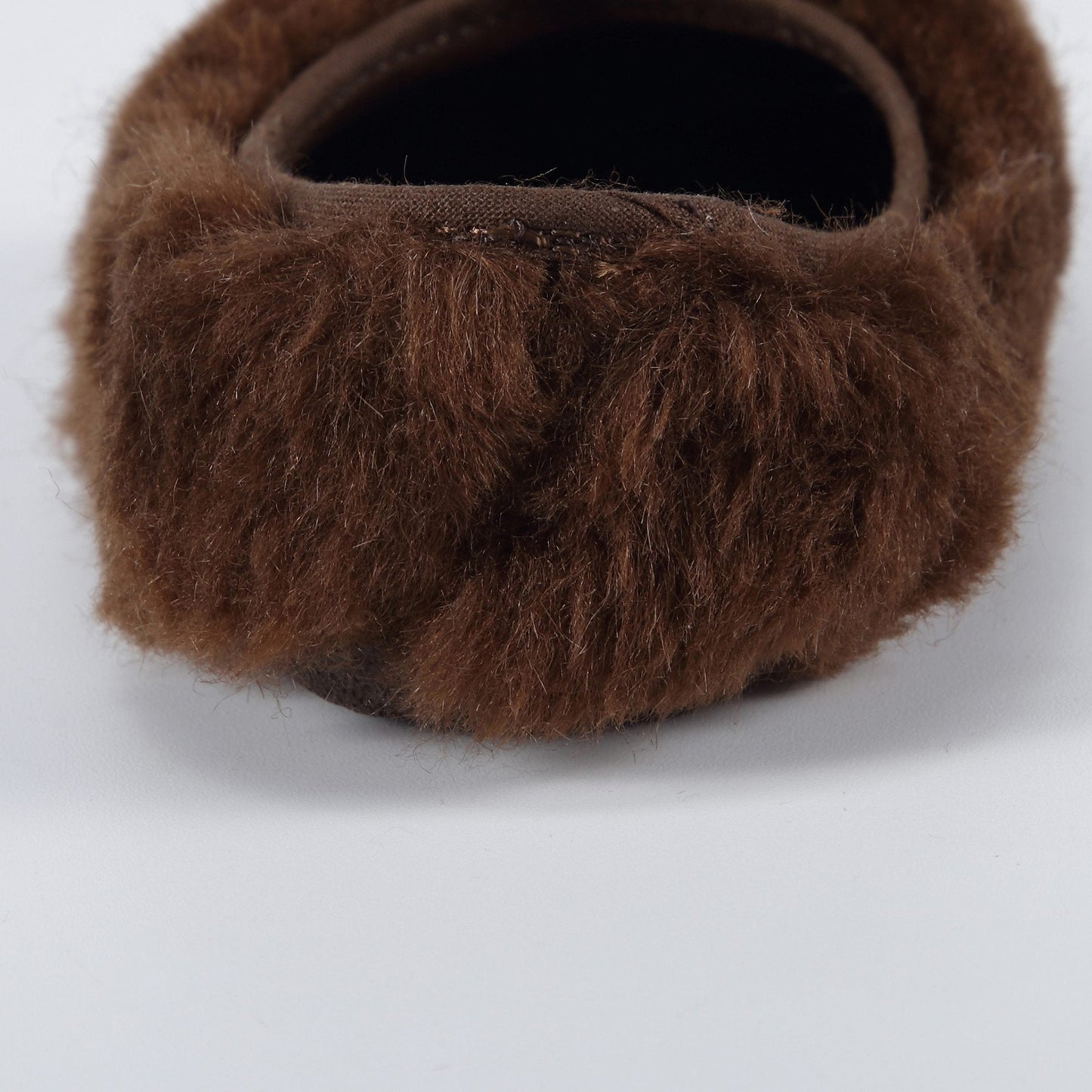 女婴深棕色毛毛鞋