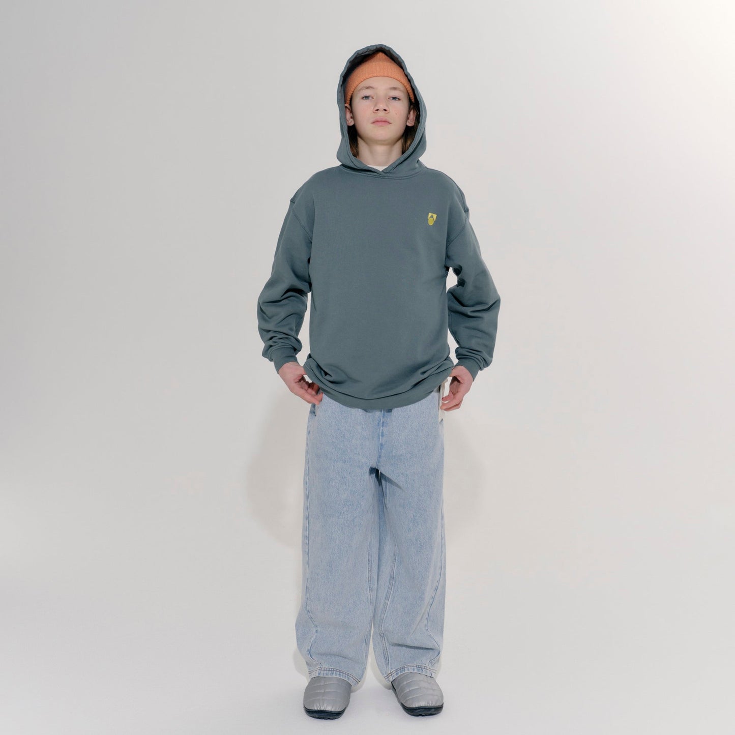 儿童浅蓝色牛仔裤