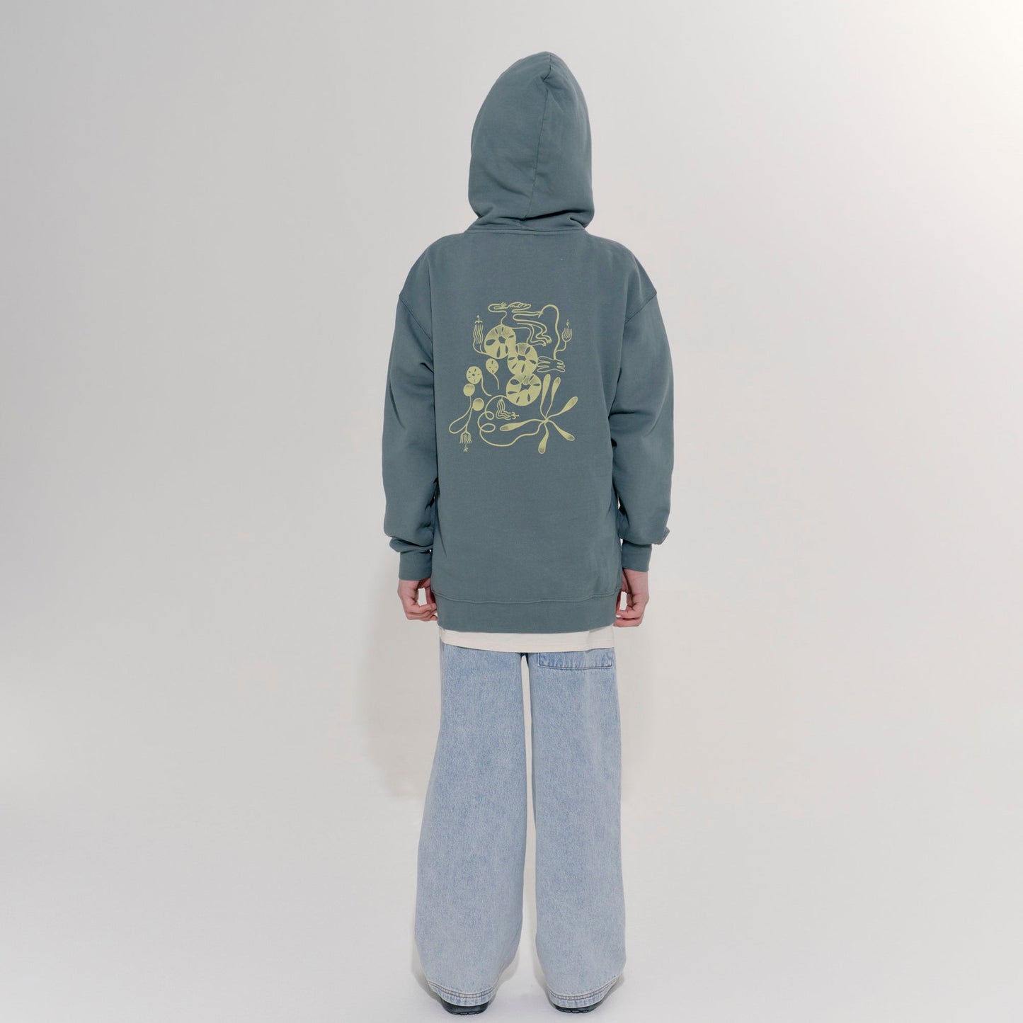 儿童浅蓝色牛仔裤