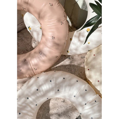 儿童粉色游泳圈