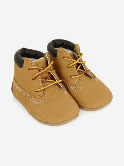 Timberland 婴儿磨砂皮婴儿床短靴和帽子套装