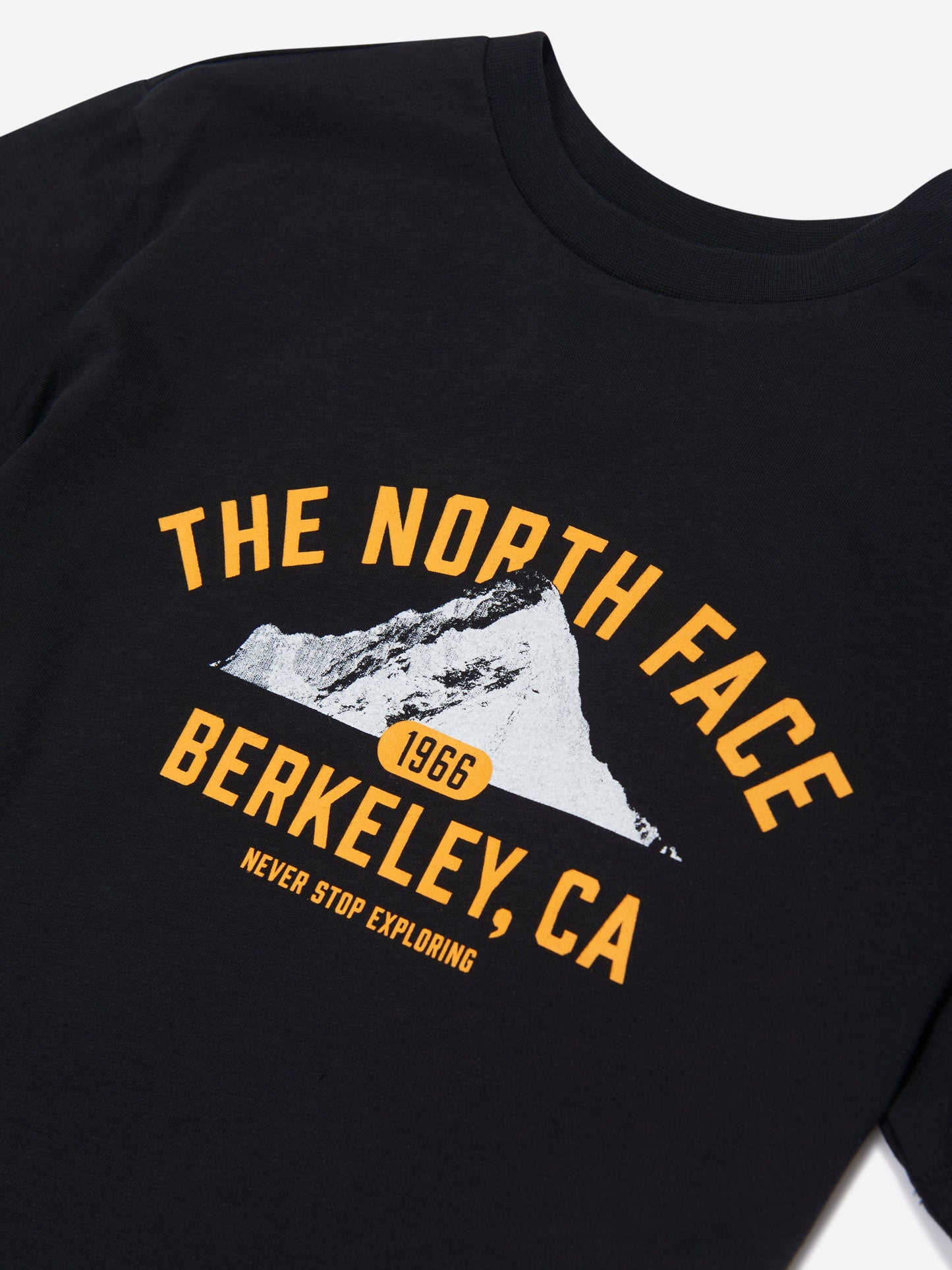 The North Face 儿童 Varsirty 图案超大 T 恤（黑色）