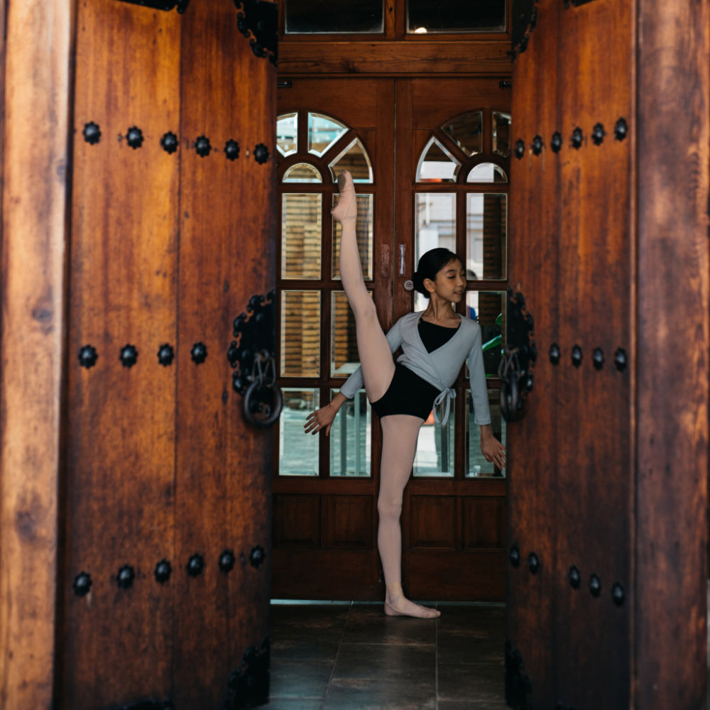 女童浅蓝色芭蕾舞开衫