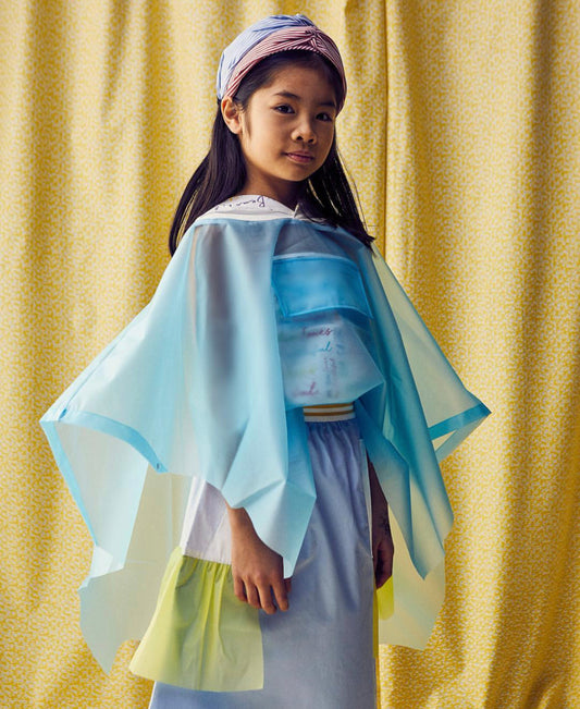 儿童蓝色雨衣