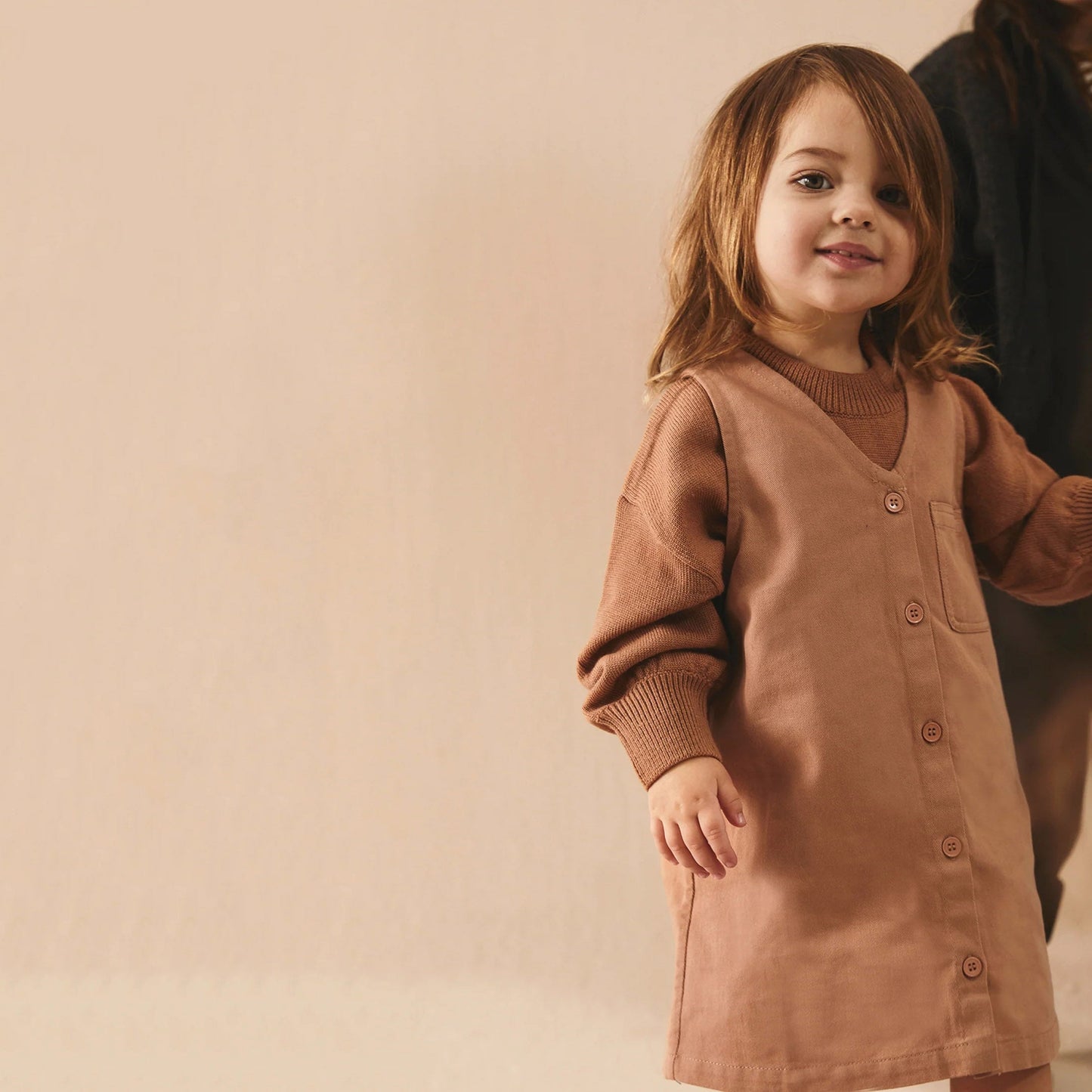 女童卡其色棉连衣裙