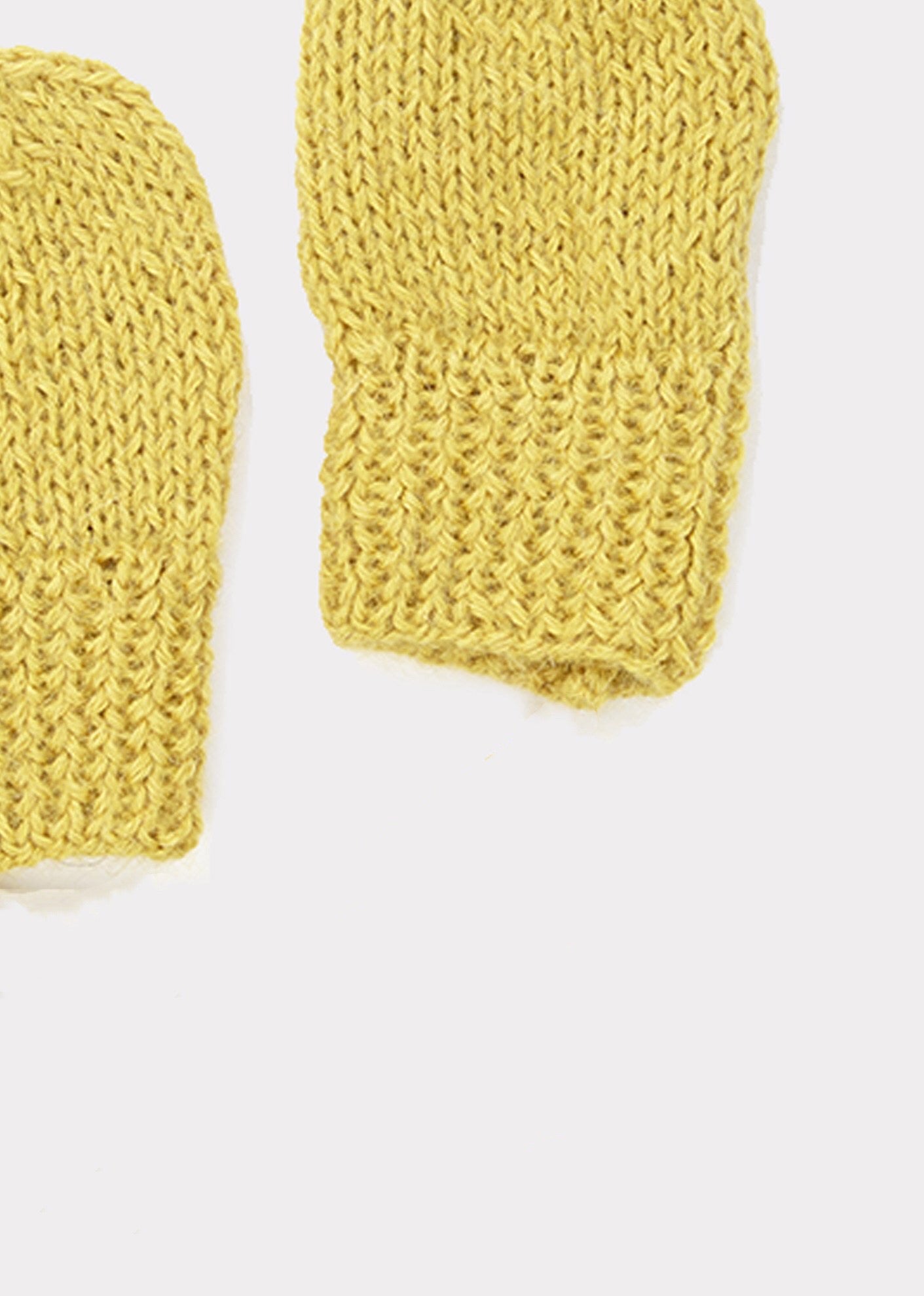 女婴黄色羊驼毛手套