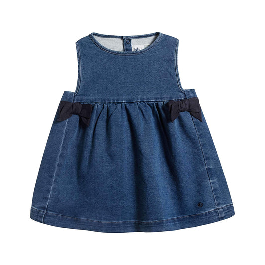 女婴蓝色牛仔连衣裙
