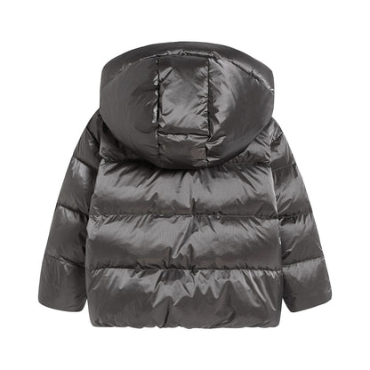 男童银色羽绒夹克
