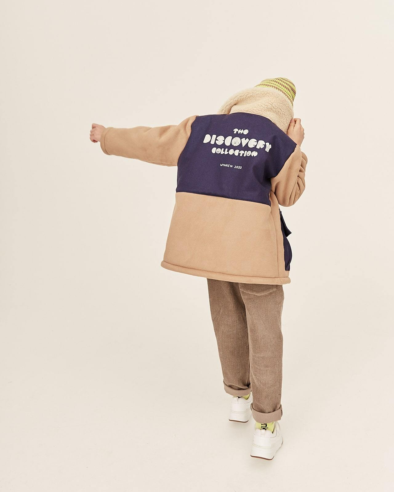 儿童焦糖色Logo外套