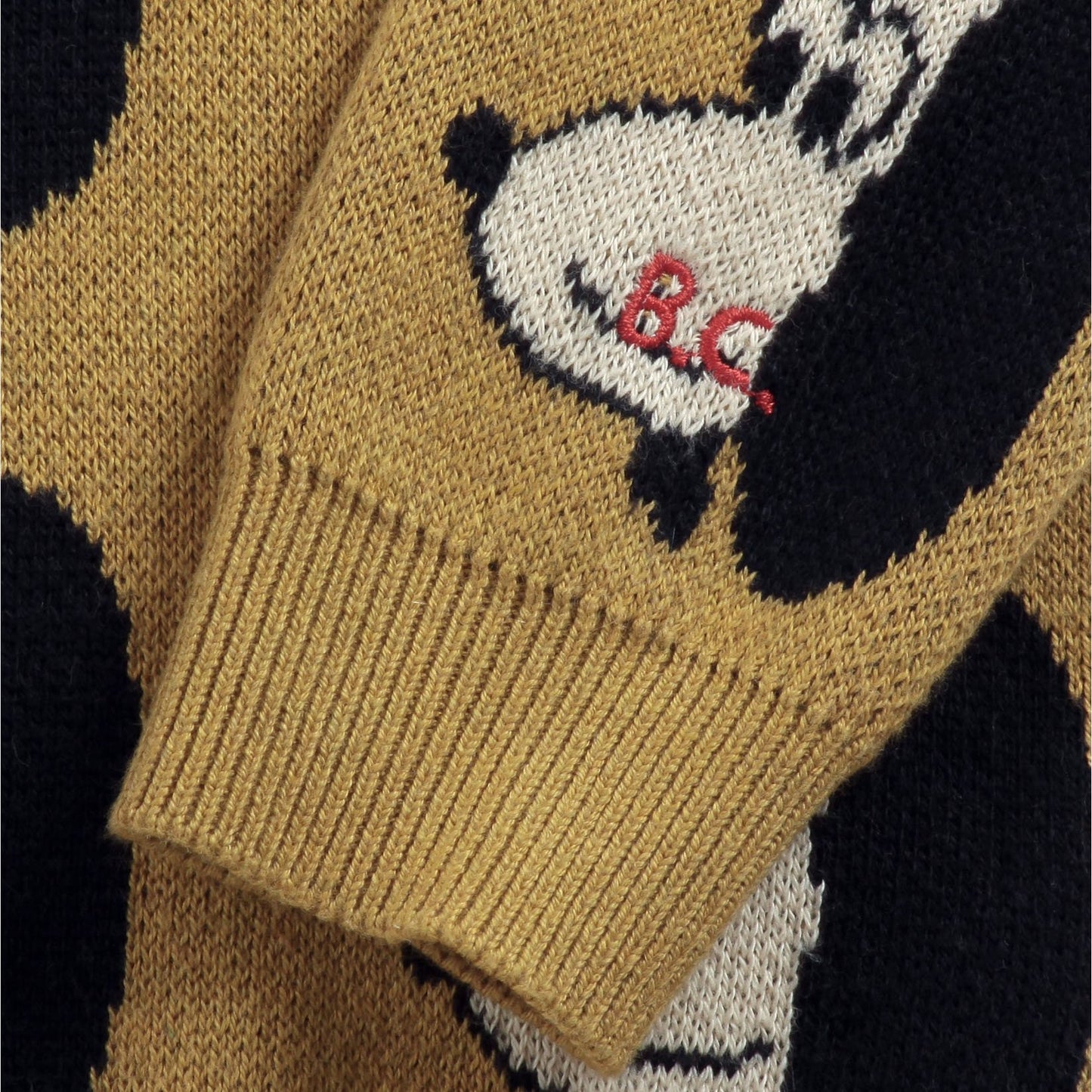 婴儿深黄色棉毛衣