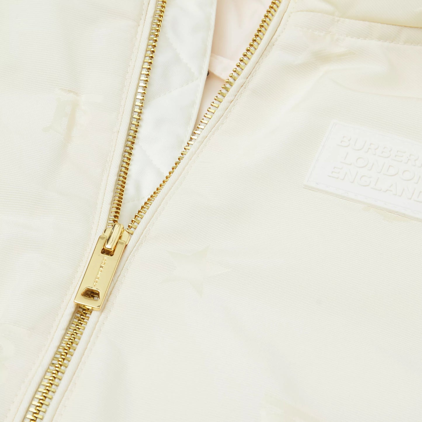 女婴白色羽绒夹克