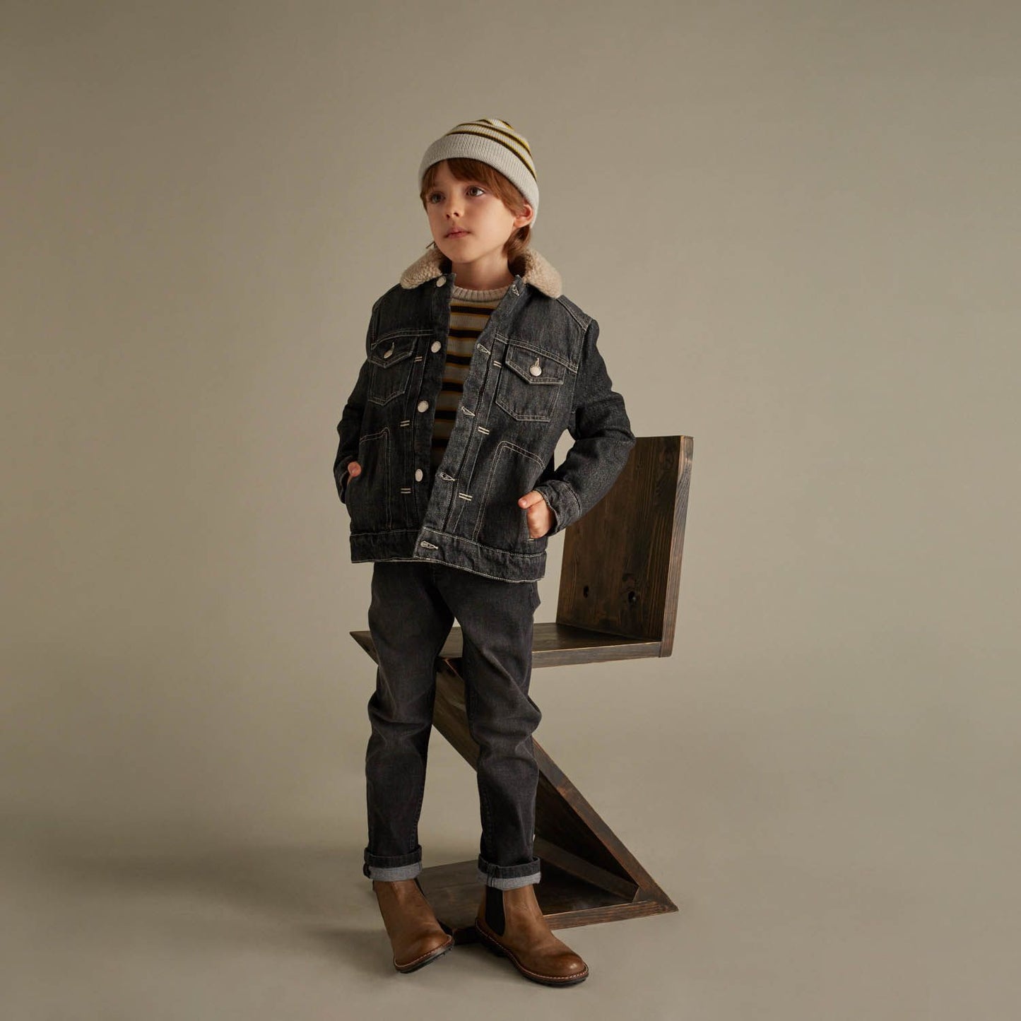男童黑色牛仔夹克
