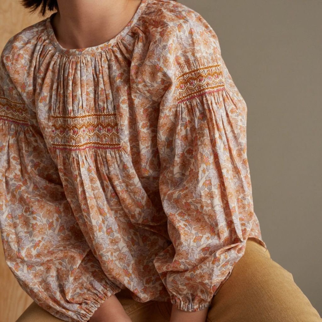 女童浅棕色碎花棉衬衫