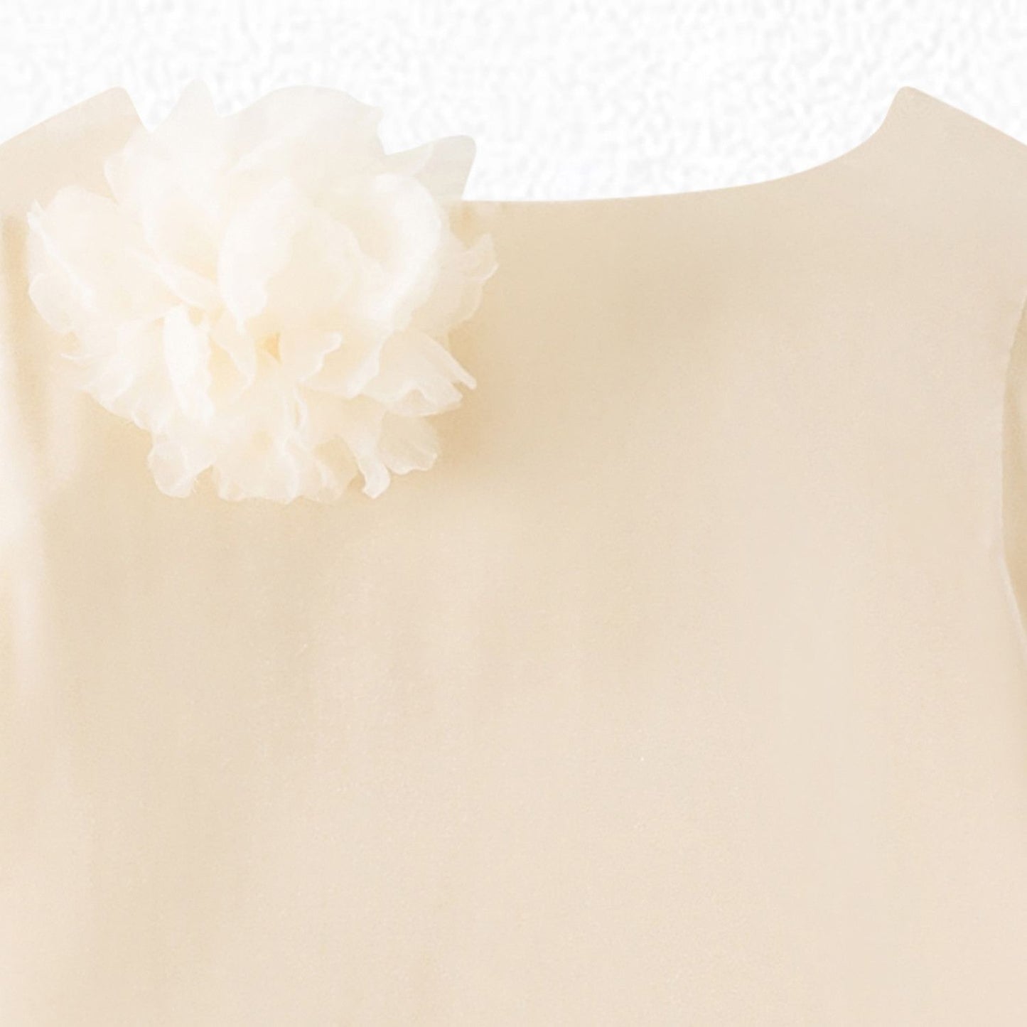 女童白色花朵上衣