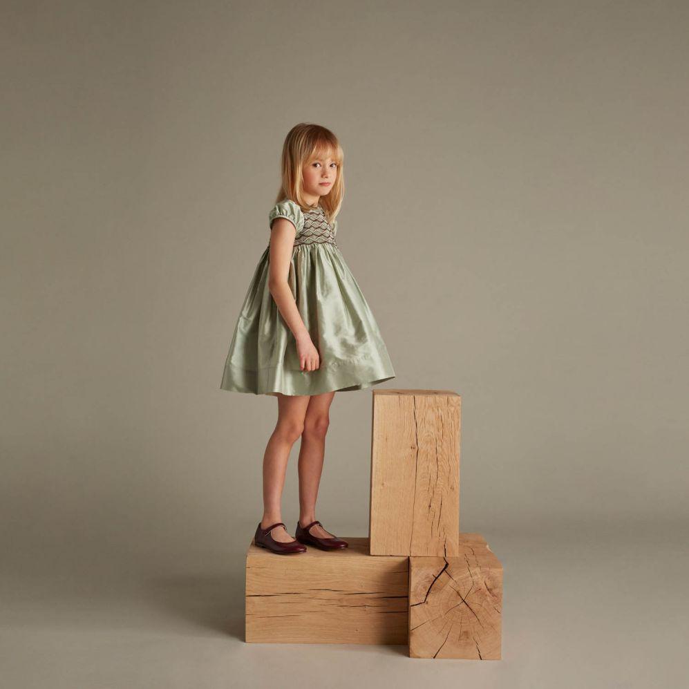 女童绿色真丝连衣裙