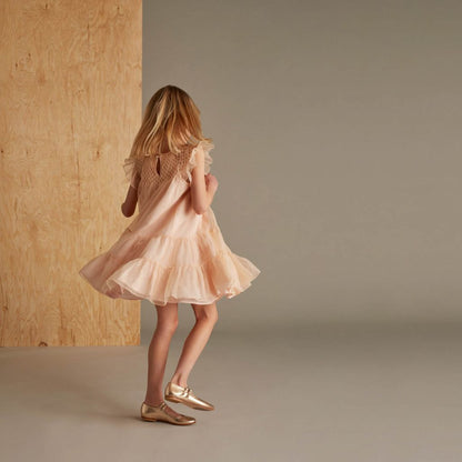 女童粉色连衣裙