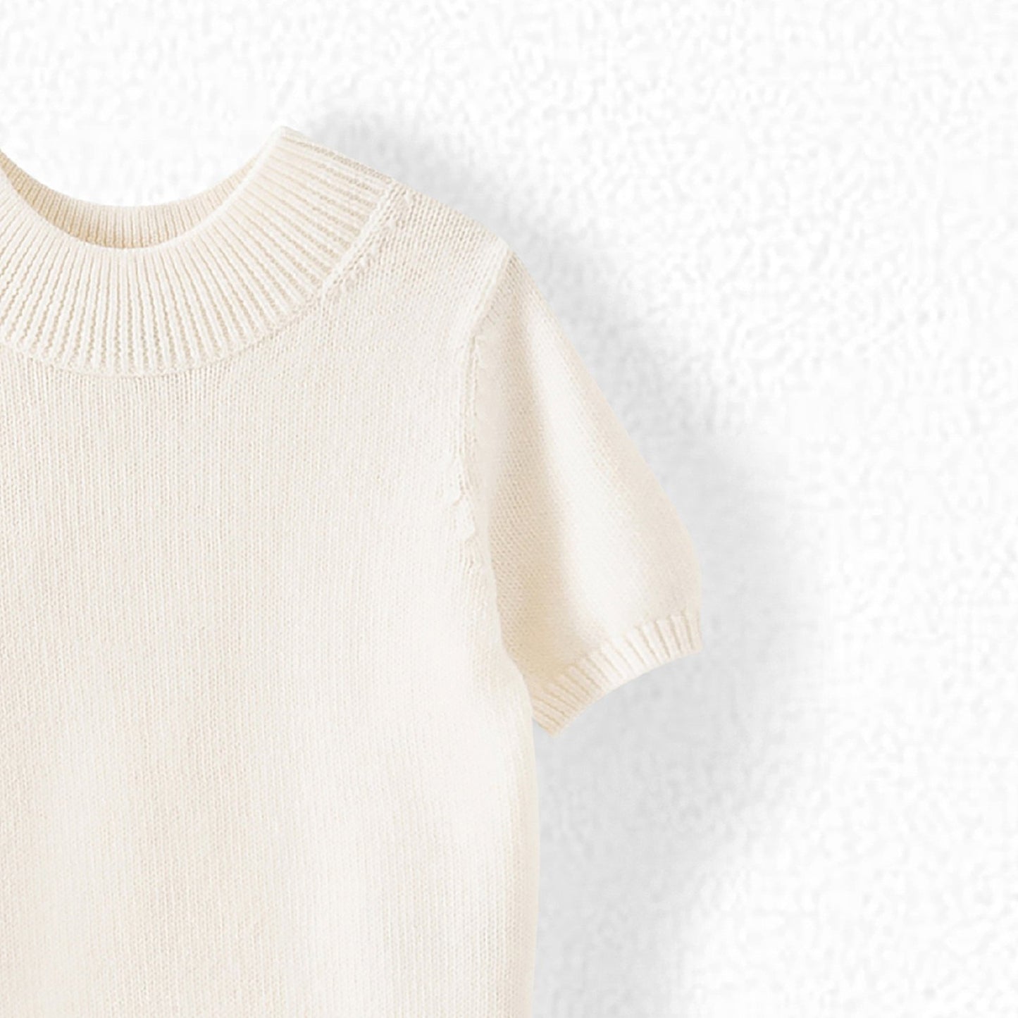 女童白色羊毛毛衣