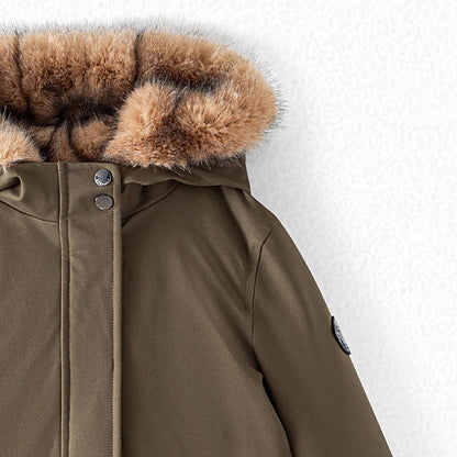 女童深卡其色外套