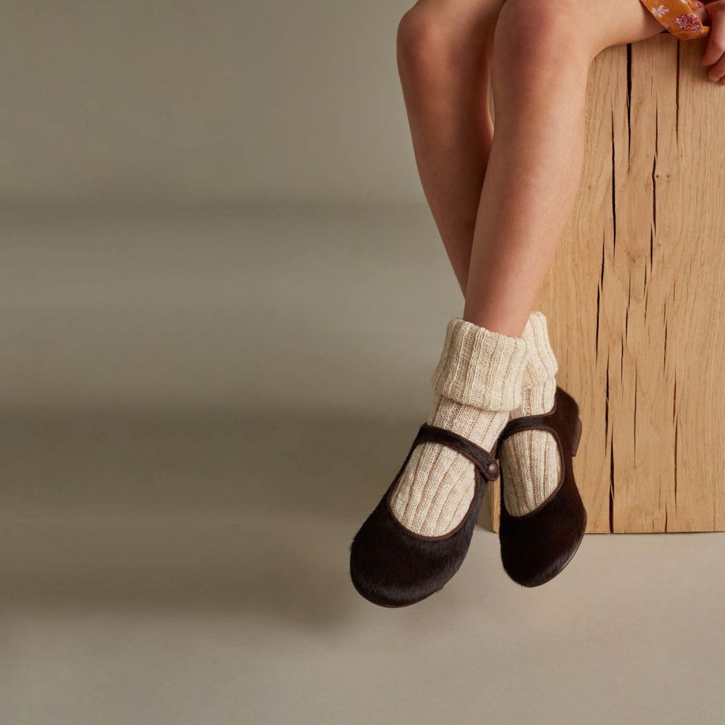 女童棕色小牛皮搭扣鞋