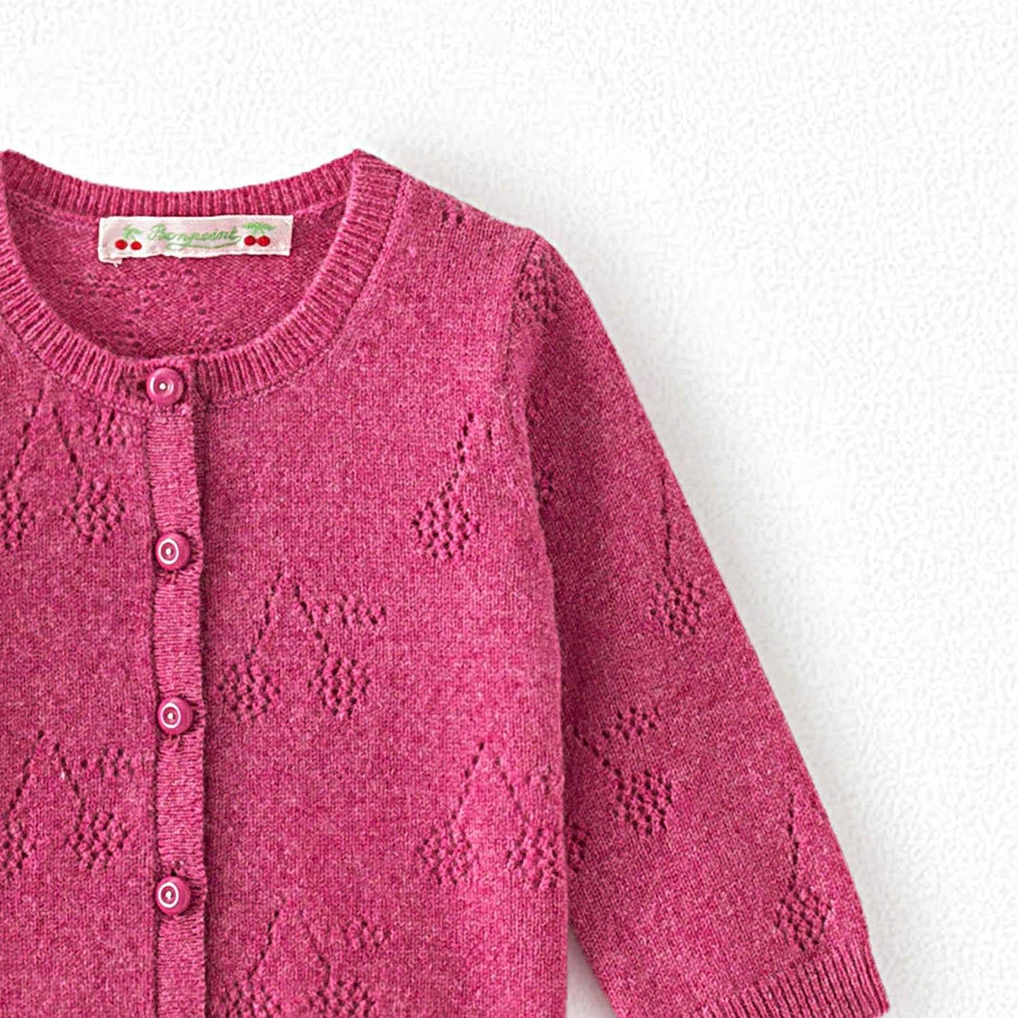 女婴紫红色羊绒开衫