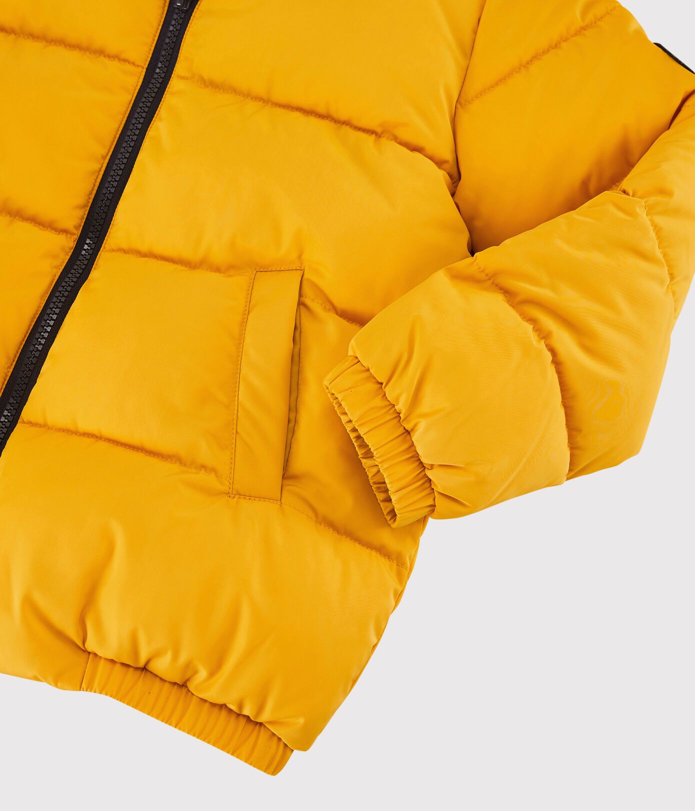 男童黄色羽绒夹克