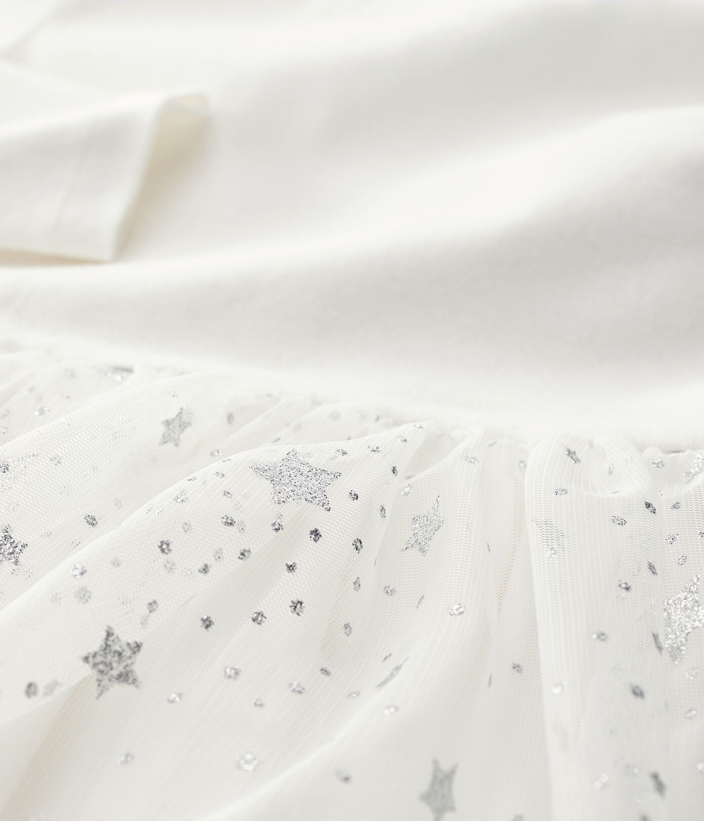 女童白色薄纱连衣裙