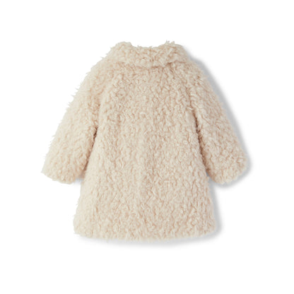 女婴白色外套