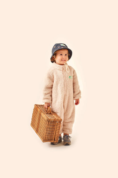 婴儿白色连体衣