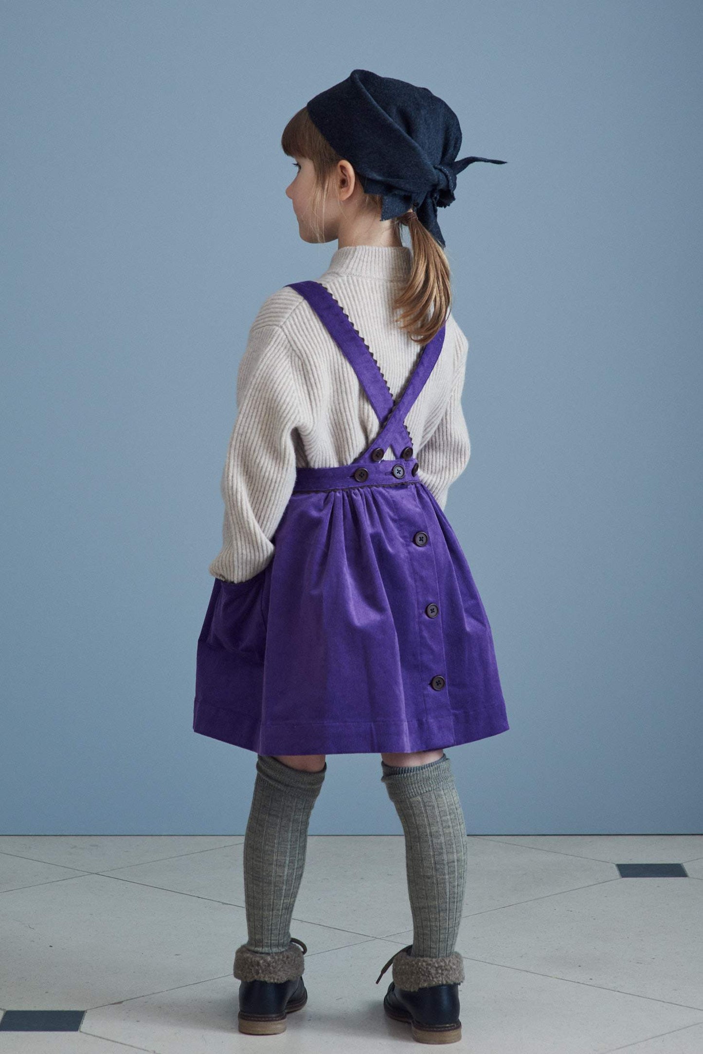 女童深紫色连衣裙