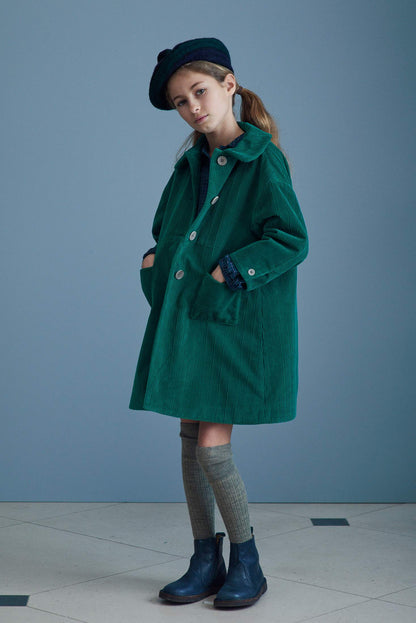 女童绿色丝绒外套
