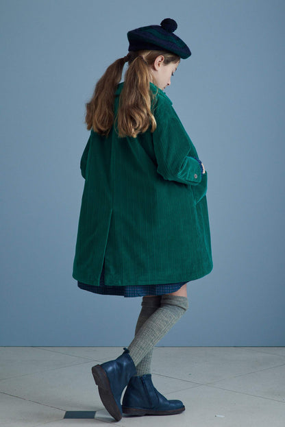 女童绿色丝绒外套