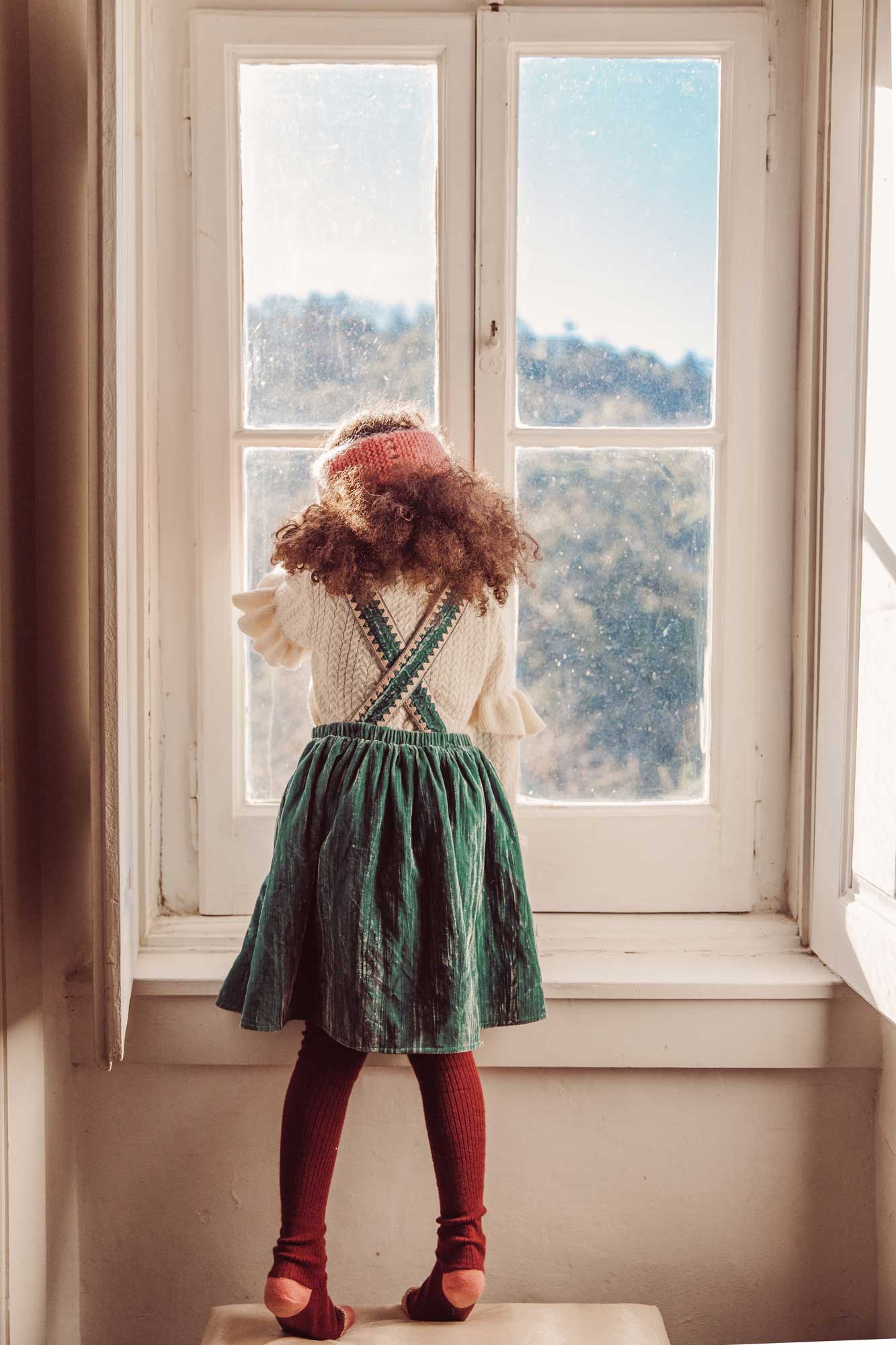 女童绿色刺绣连衣裙