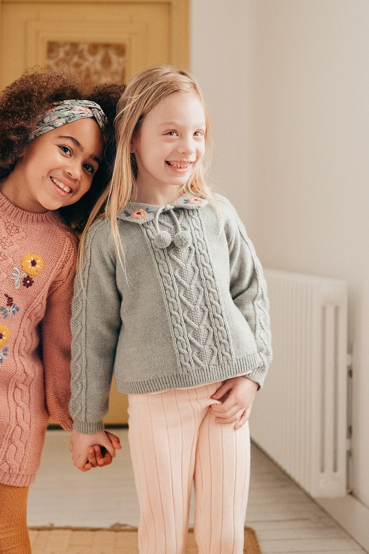 女童浅绿色毛衣