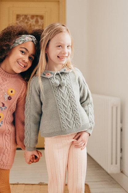 女童浅绿色毛衣